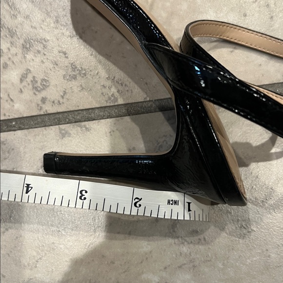 Adrienne Vittadini Black and Cream Heels 4 Inches - Picture 9 of 11